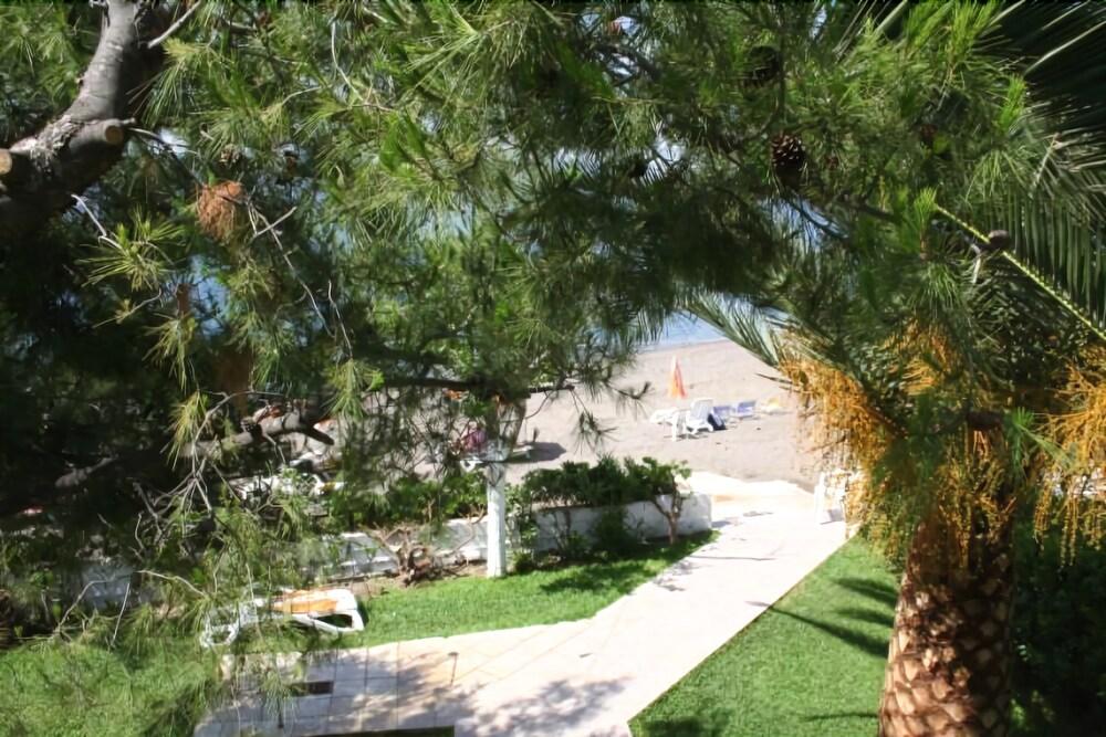 Posidonia Pension Amarynthos Eksteriør bilde