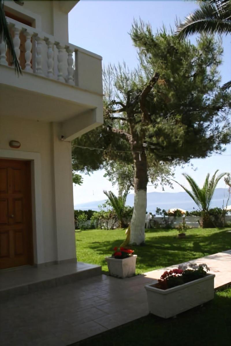 Posidonia Pension Amarynthos Eksteriør bilde