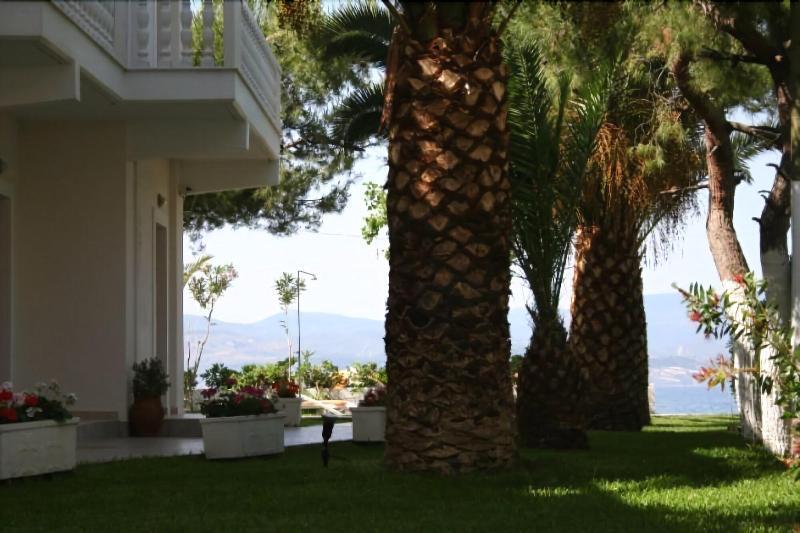 Posidonia Pension Amarynthos Eksteriør bilde