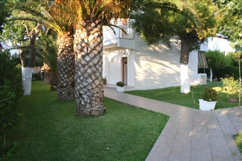 Posidonia Pension Amarynthos Eksteriør bilde