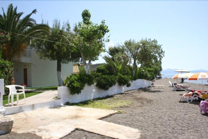 Posidonia Pension Amarynthos Eksteriør bilde