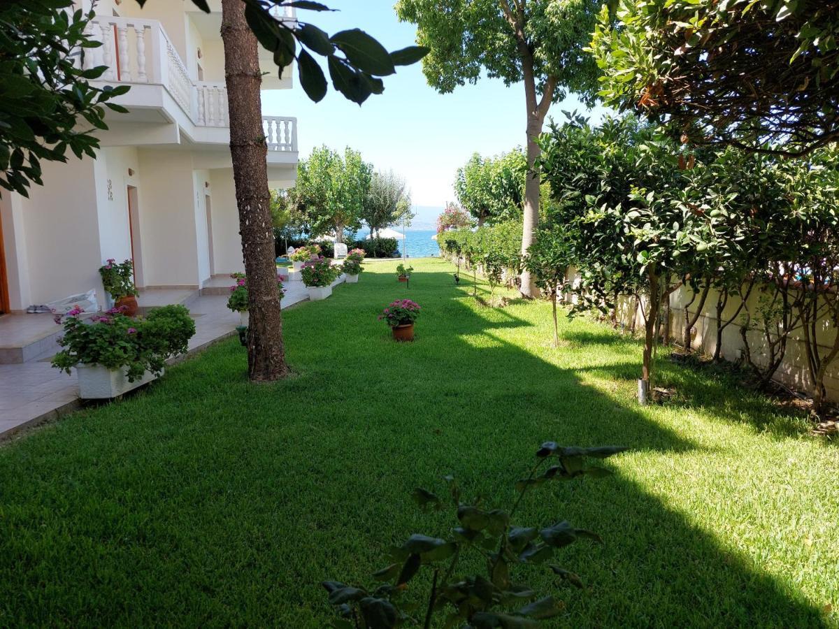 Posidonia Pension Amarynthos Eksteriør bilde