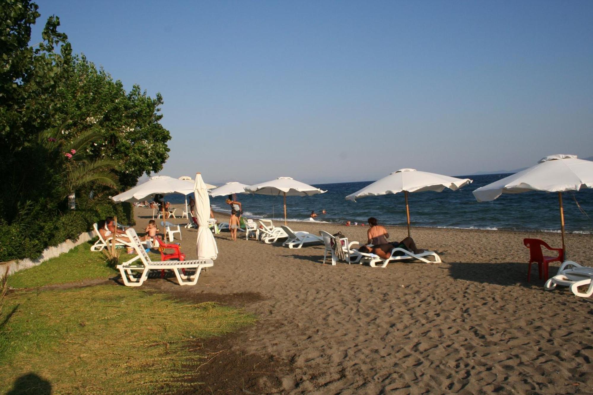 Posidonia Pension Amarynthos Eksteriør bilde