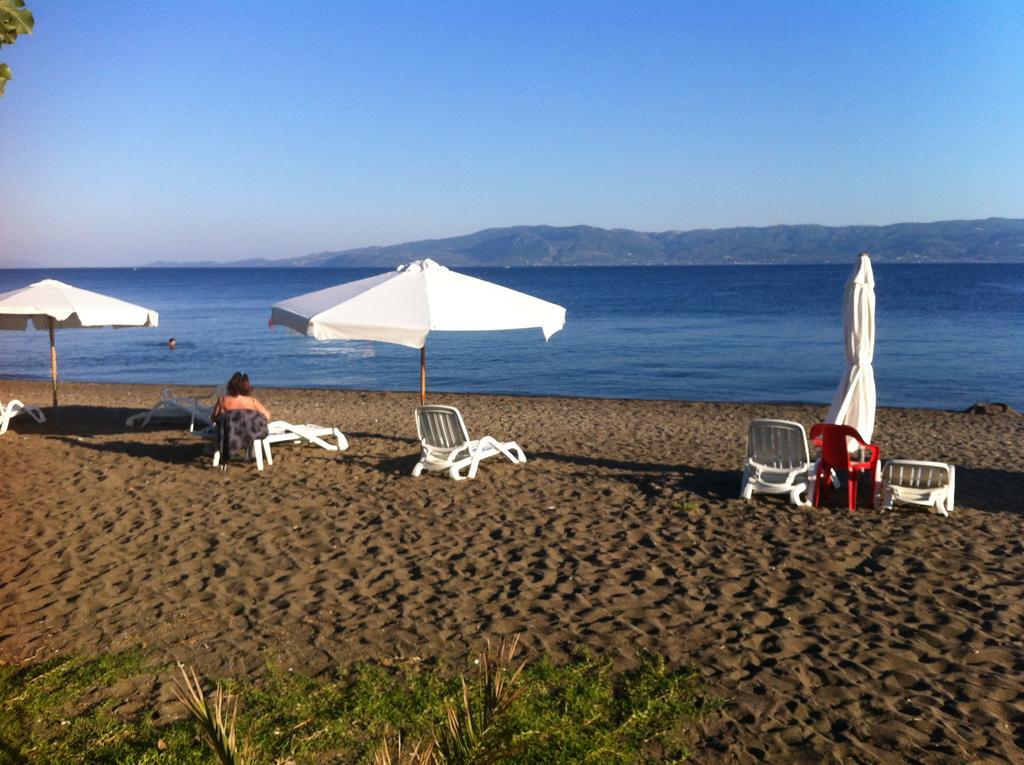 Posidonia Pension Amarynthos Eksteriør bilde