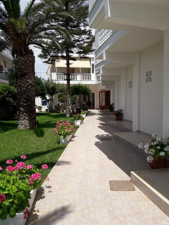 Posidonia Pension Amarynthos Eksteriør bilde